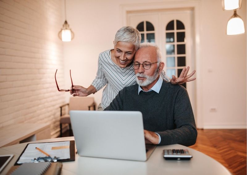 A couple looking at a virtual tour from Hunter Designer Homes