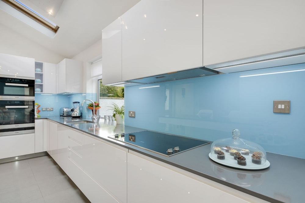 Glass splashback